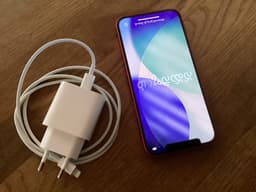 IPHONE 12   64 GB  -  NYSKICK!