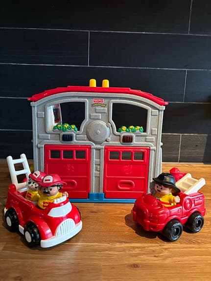 Fisher-Price Little People brandstation med figurer