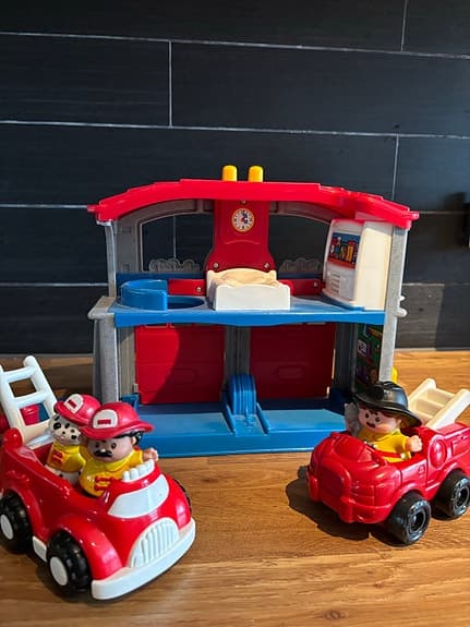 Fisher-Price Little People brandstation med figurer