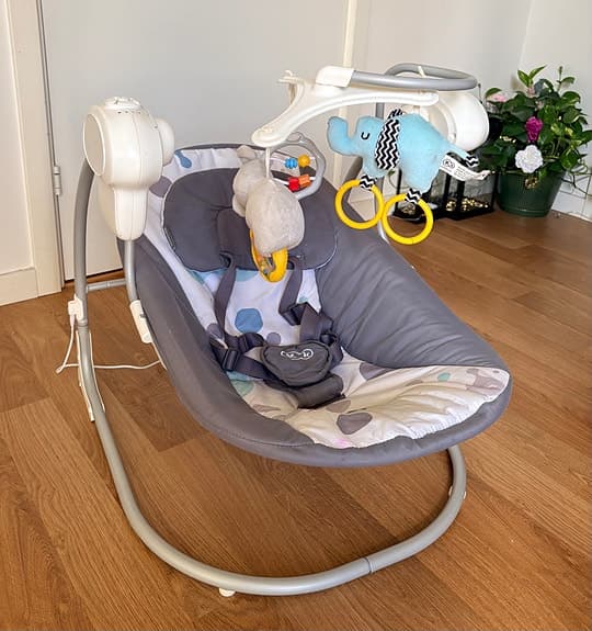 BABYGUNGA ELEKTRISK MED MYGGNÄT, MUSIK