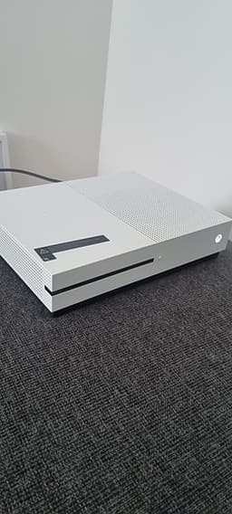 Xbox one s med tillbehör och spel