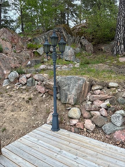 Svarta trädgårdslampor