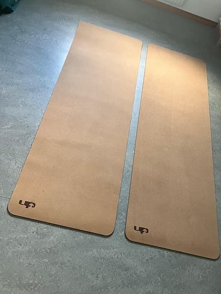 Två yogamattor i kork (183x61x0,6) cm