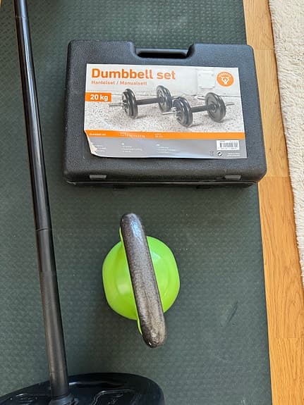 Hantelset 20 kg och kettlebell 12 kg + övriga vikter