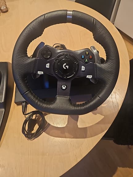 Logitech G920 ratt och pedaler för Xbox och PC