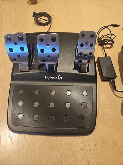 Logitech G920 ratt och pedaler för Xbox och PC