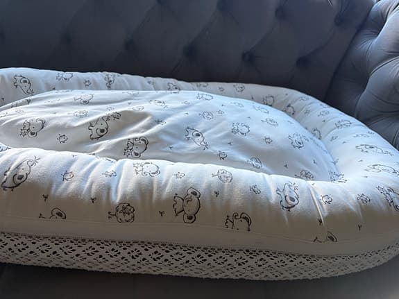 Jotex babynest med mönstrat överdrag