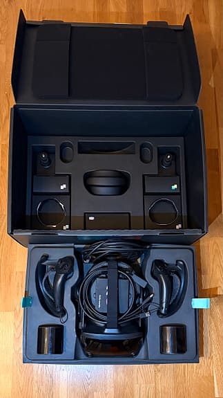 Valve Index VR-headset med kontroller och basstationer