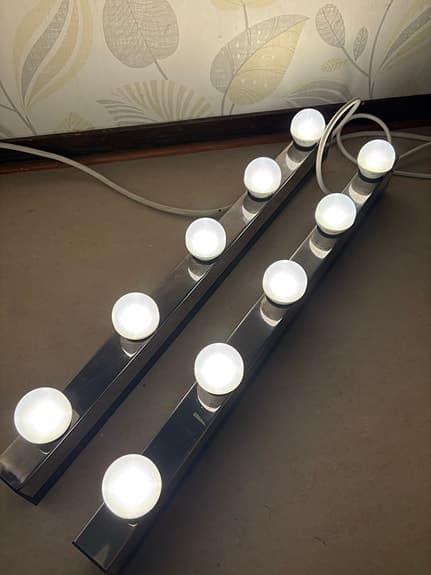 IKEA spegel med lampor för sminkbord
