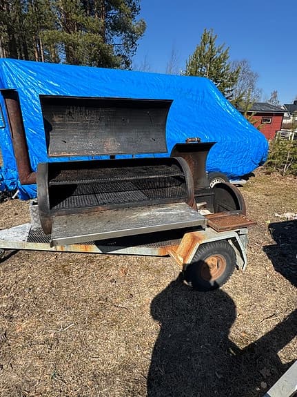 Större vedeldad smoker / grill på släp
