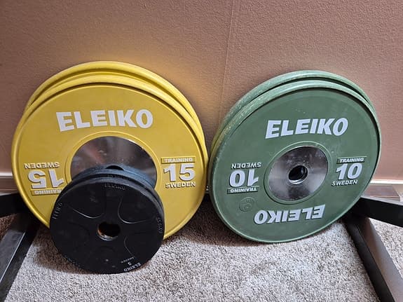 Eleiko skivstång 20 kg med viktskivor och Classic Squat Stand