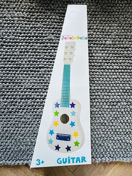 Gitarr - stjärnor - blå - Jabadabado - Musikinstruemt till barn