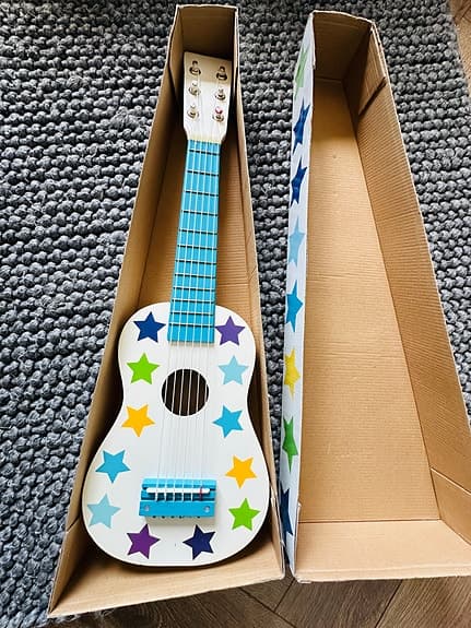 Gitarr - stjärnor - blå - Jabadabado - Musikinstruemt till barn