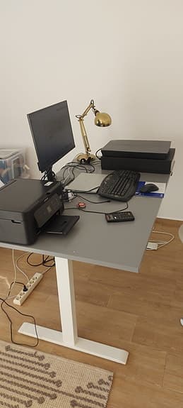 IKEA skrivbord höj- och sänkbart med grå skiva