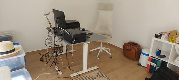 IKEA skrivbord höj- och sänkbart med grå skiva