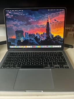 MacBook Air 13” Apple M4 – Väldigt fint skick