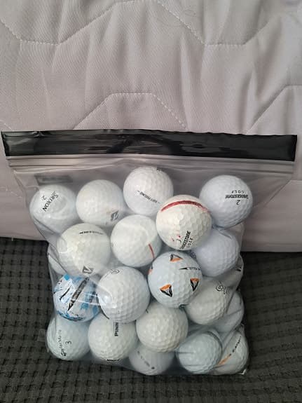 Begagnade golfbollar i olika mixar