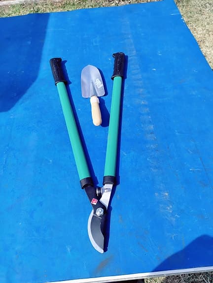 Grensax och liten planteringsspade