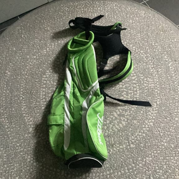 Grön golfbag med bärsele