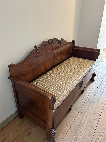 Antik dagbädd i empirestil / allmogesoffa