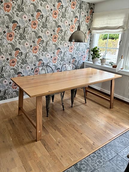 Matbord i ekfaner