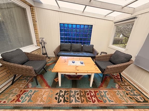 Loungeset i premiumstil + soffbord – redo att användas direkt inför sommaren ☀️