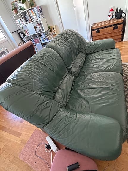 Vintage grön fransk designsoffa / bäddsoffa i skinn