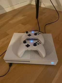 Microsoft Xbox One S spelkonsol vit + 2 kontroller