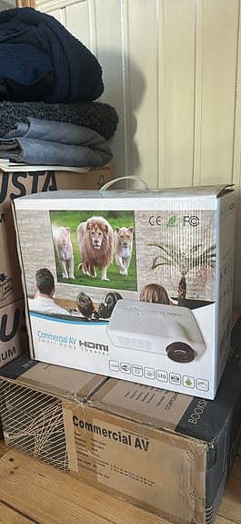 Ny projektor, duk 72” & högtalarsystem