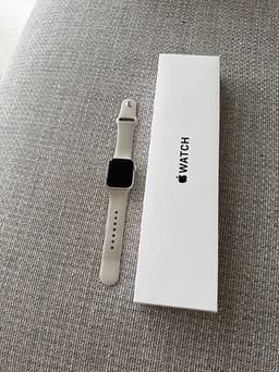 Apple Watch SE 40mm Starlight aluminium