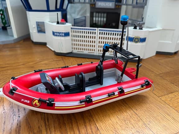 Playmobil 2x polisstation med båt, 2x helikopter, polisbil, polis motorcykel, bå