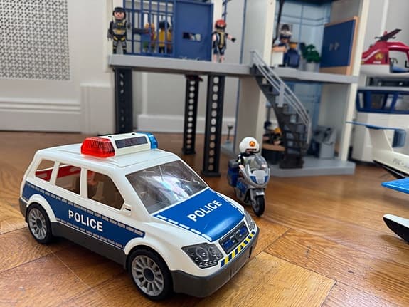 Playmobil 2x polisstation med båt, 2x helikopter, polisbil, polis motorcykel, bå