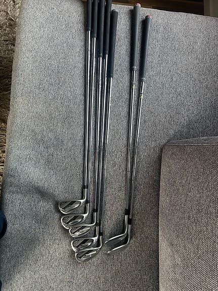 Vänster Callaway Mavrik järndörr + Taylormade Milled grind wedges