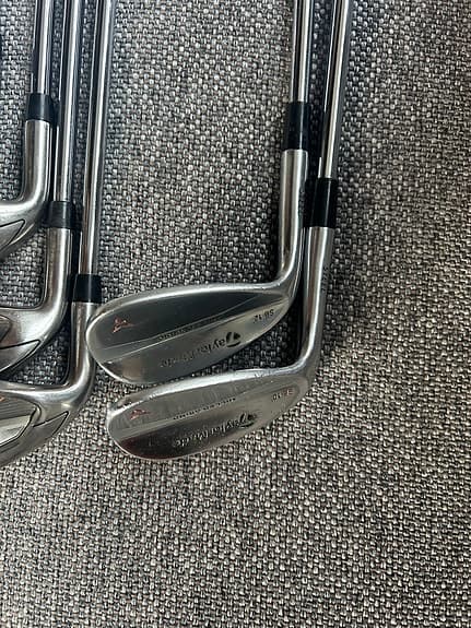 Vänster Callaway Mavrik järndörr + Taylormade Milled grind wedges