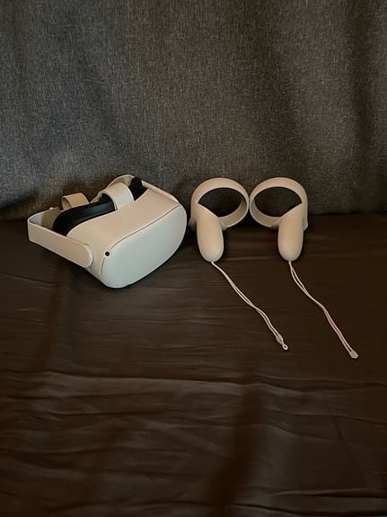 Meta Quest 2 VR-headset med handkontroller vit