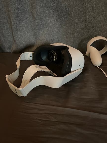 Meta Quest 2 VR-headset med handkontroller vit