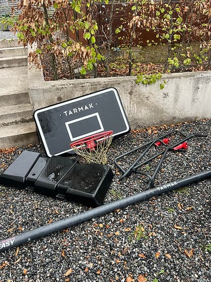 Nedmonterad TARMAK basketställning (2.20-3.05 m)