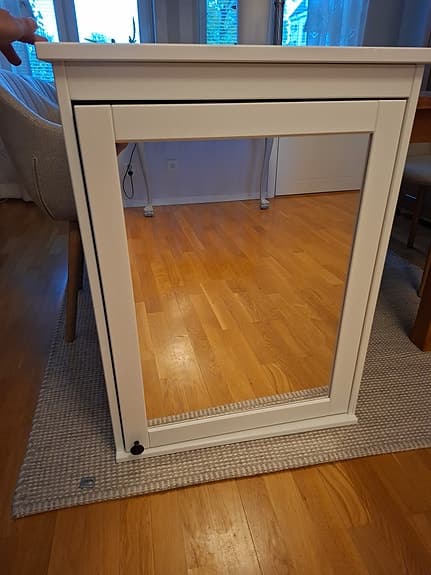 Hemnes IKEA spegel med vit ram