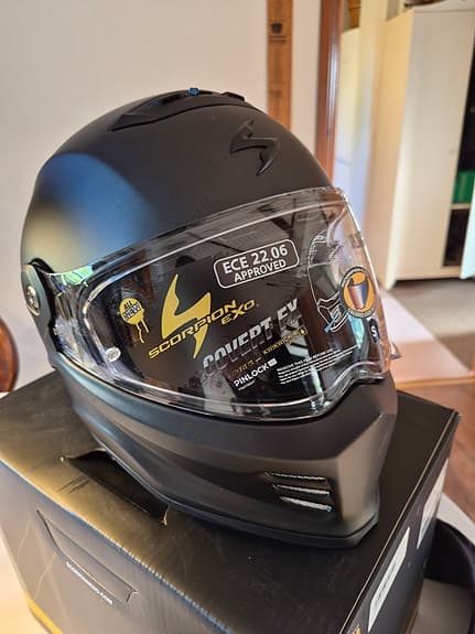 Mc hjälm. Scorpion EXO-covert FX Solid. Aldrig använd.