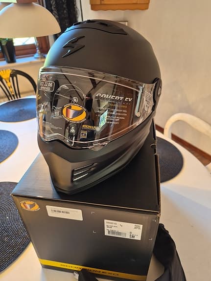 Mc hjälm. Scorpion EXO-covert FX Solid. Aldrig använd.