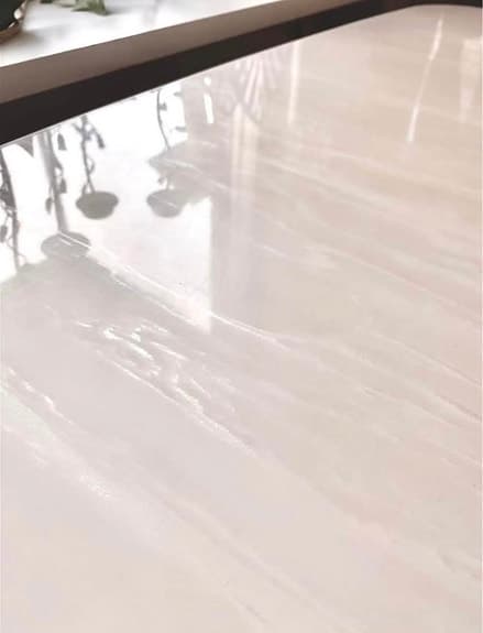 Lyxig matgrupp i beige & guld – modern design