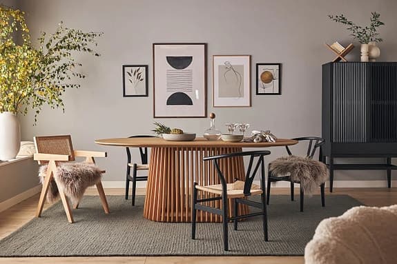 Matbord i modern skandinavisk design – träfinish