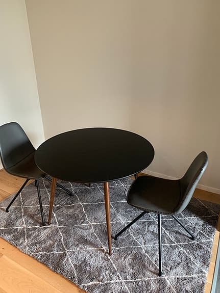 Matgrupp med 4 stolar säljes