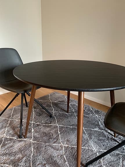 Matgrupp med 4 stolar säljes