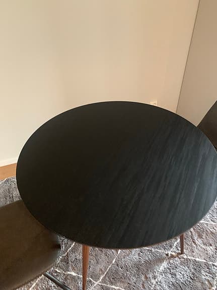 Matgrupp med 4 stolar säljes