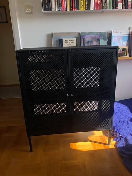 Svart skåp metall, Ilva