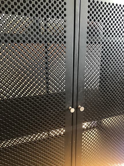Svart skåp metall, Ilva