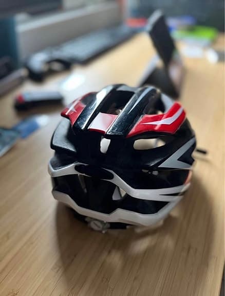 Alpina Pheos cykelhjälm 50–55 cm svart röd
