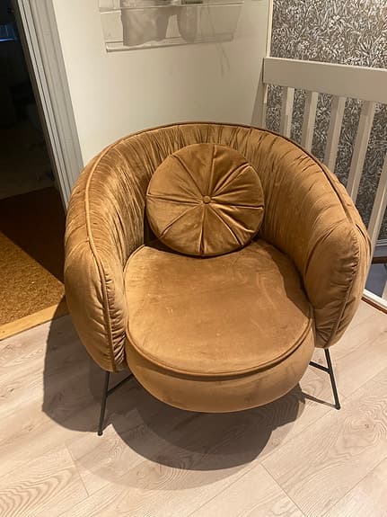 Två Fina fåtöljer