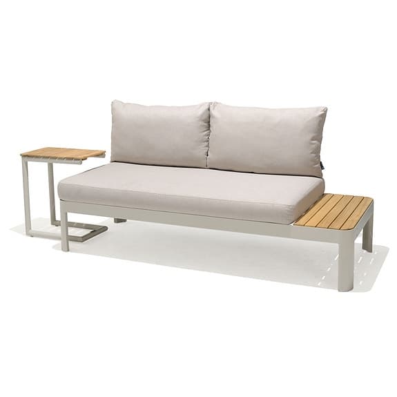 Set utemöbler i teak/aluminium för den lilla altanen.